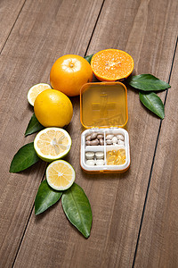 鲜艳水果摄影照片_柑桔类水果和药盒