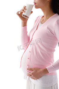 孕妇手拿牛奶杯