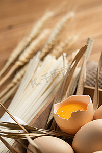 鸡蛋挂面和面粉特写