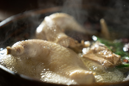 中华图片摄影照片_砂锅里的滋补鸡汤