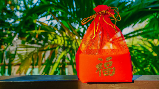 中国新年红盒礼品盒.汉字是