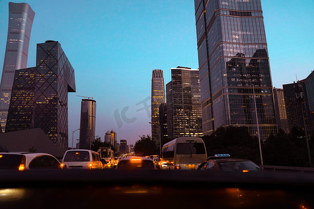 交通堵车摄影照片_夜晚的北京国贸交通