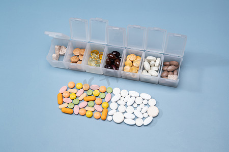 药盒和多色药品