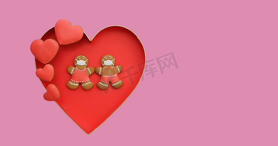 情人节快乐有趣的姜饼夫妇,带着面具,装饰心脏.甜蜜的爱情概念