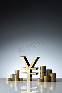 金融理财银行摄影照片_人民币符号模型和金币