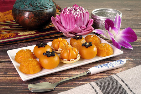 泰国菜：由玉兰、麦粉和可食用的黄金制成，是泰国传统上著名的九项吉祥甜点