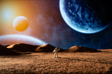 成就梦想摄影照片_宇航员在月球漫步