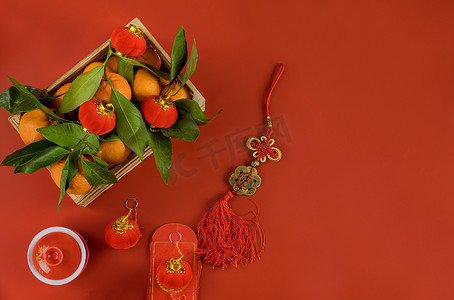 饰物摄影照片_用红色背景的传统集装箱柑橘装饰元宵节饰物