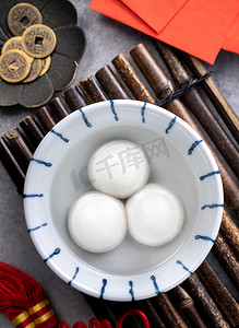 糯米团摄影照片_农历新年大圆元宵节大圆饺子（糯米团）的头像，金币上的字是指它的朝代名字.