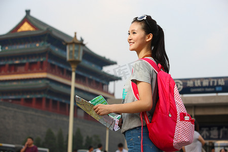 地图国内摄影照片_青年女人旅游