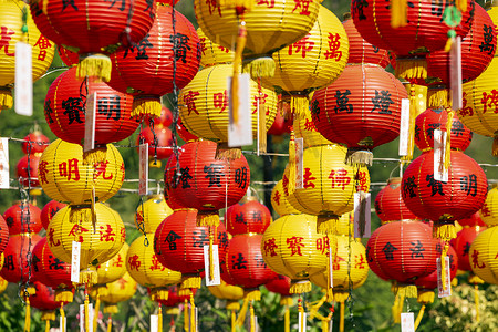 开洛寺为中国新年装饰了中国纸灯笼。Kek Lok Si寺位于马来西亚槟城Georgetown附近.