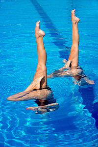 用水之外的腿游泳性能