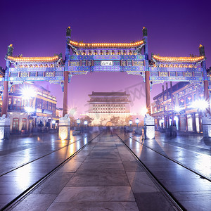 北京传统购物街在晚上