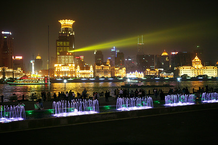 上海大楼摄影照片_从浦东眺望外滩夜景