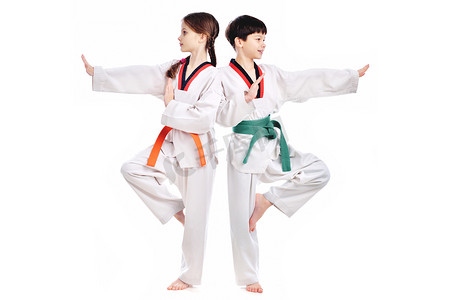 两个孩子运动员武术跆拳道培训