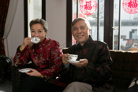 中国福摄影照片_中国老年夫妇喝茶