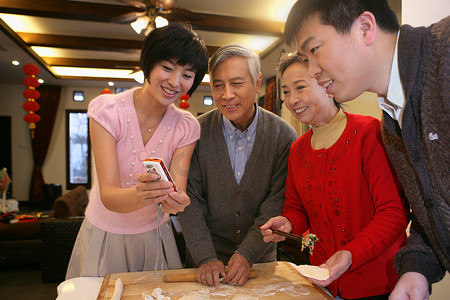 中国家庭做饺子