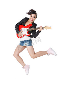 动感音乐摄影照片_时尚活力的年轻人弹吉他