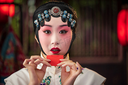中国古典传统摄影照片_京剧女演员对着镜子化妆