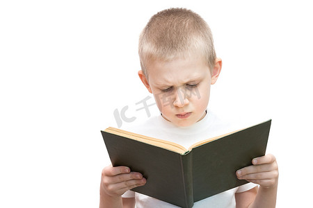 看书的男孩