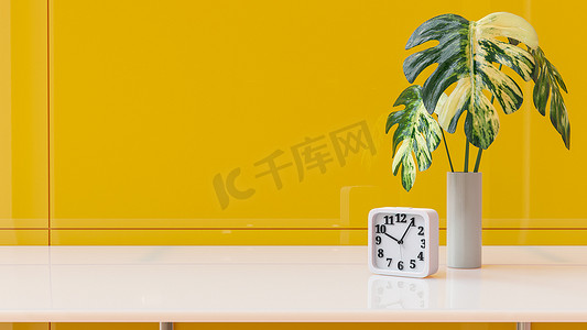 桌上有一个白色的正方形钟,上面有一棵美丽的树.在黄色的办公室。黄色的小号和复制空间为您的文字.商业概念，3D渲染.