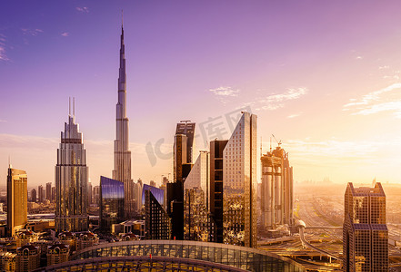 眺望迪拜市中心天际线日落
