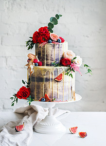 龙与花摄影照片_有花的结婚蛋糕