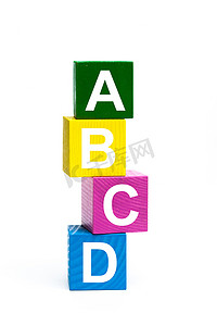 带字母的木制玩具立方体。Abcd
