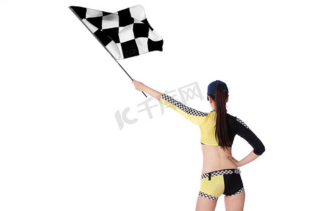 黄色旗帜摄影照片_青年女人举着方格旗