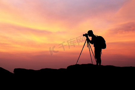 一元预购摄影照片_轮廓的人摄影、 拍照与山在一元