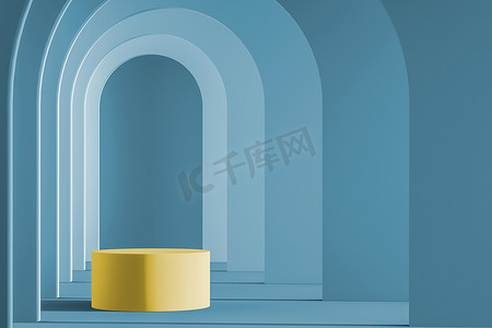 黄色圆筒摄影照片_拱形渐变蓝墙背景的黄色圆筒平台.产品演示的模拟场景。3d渲染