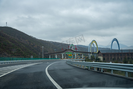 收费站背景摄影照片_张家口崇礼高速公路