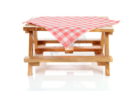 野餐桌摄影照片_空野餐桌与桌布
