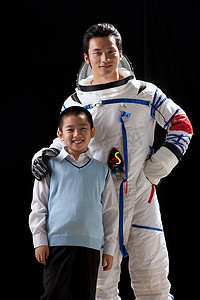 儿童理想摄影照片_小男孩和宇航员