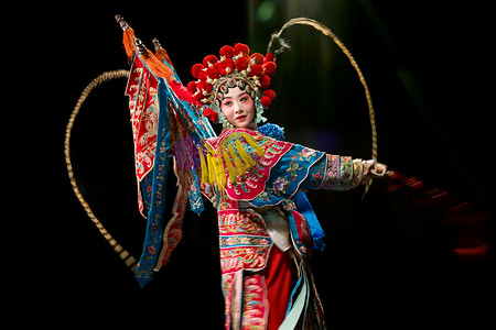中国古典传统摄影照片_京剧演员表演穆桂英