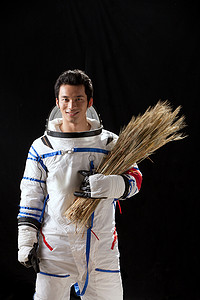 太空科技宇宙摄影照片_宇航员抱着麦子