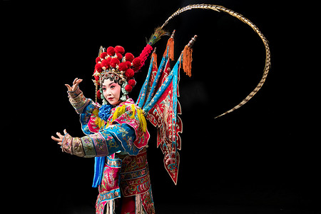 中国传统文化风格摄影照片_京剧演员表演穆桂英