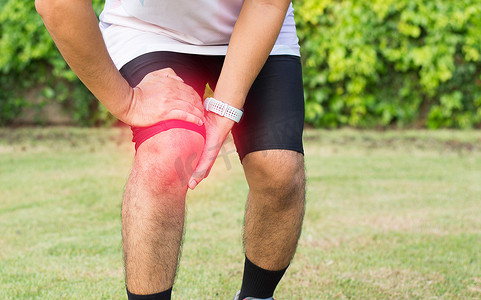 运动运动慢跑和户外锻炼后腿部受伤疼痛的人