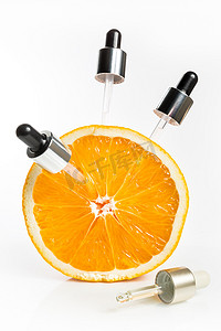 维生素 C 的形式的血清在吸管, 采取从橙色的年轻皮肤.