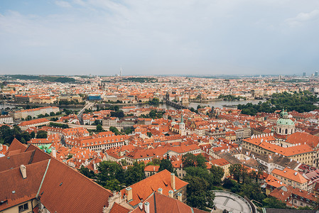 布拉格景观与美丽的建筑, 查尔斯桥和伏尔塔瓦河河的鸟瞰图