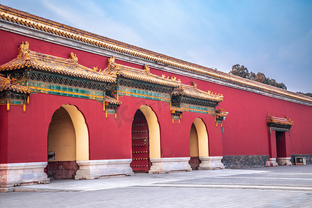 中国北京太庙先祖五彩釉面门。北京劳动人民文化宫