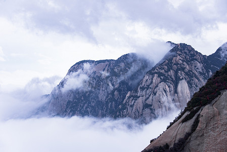 弯弯小路摄影照片_华山。中国最高的五座圣山, 被称为 