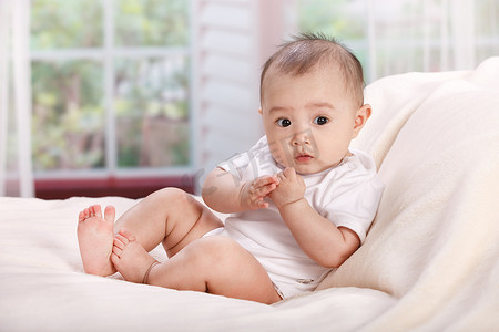 东方婴儿摄影照片_东方婴儿