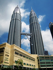 双峰塔摄影照片_马来西亚双子塔
