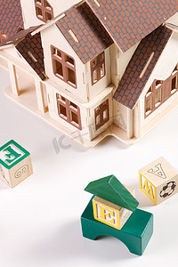 玩具背景素材摄影照片_静物房子模型