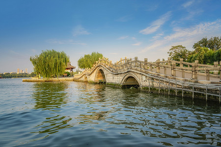 大明湖牌坊摄影照片_济南市大明湖公园古建筑景观