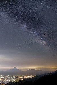 晚上花葶的富士山 