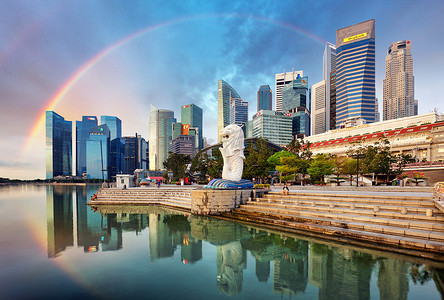 梅摄影照片_新加坡- 10月11日：新加坡- -有雨波的梅龙喷泉