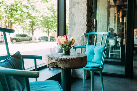 相片框4摄影照片_相片咖啡馆里面, 装饰的椅子和桌, 美丽的风景
