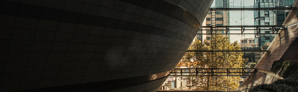 球形高科技建筑和现代建筑，横幅